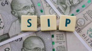 ₹10,000 vs ₹11,000 vs ₹12,000 SIP: 20 साल बाद कौन-सा निवेश आपको गारंटीड करोड़पति बनाएगा? सच जानकर हैरान रह जाएंगे!